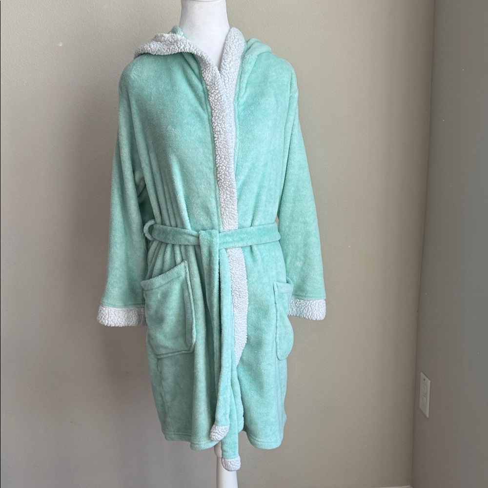 Ulta Beauty women’s mint green&white robe